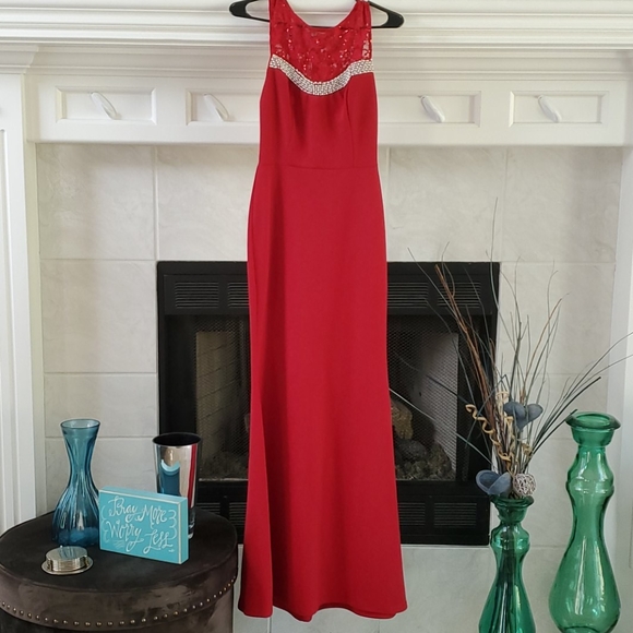unknown Dresses & Skirts - NWOT Gorgeous Red Dress 💃